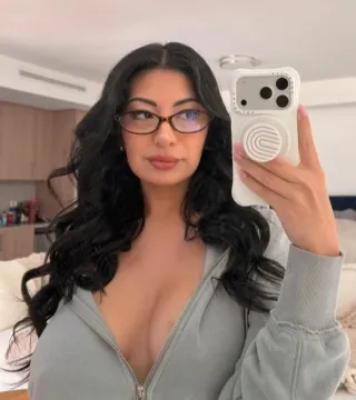 Onlyfans: camistrella