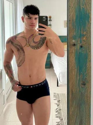 Onlyfans: abrahamjqr