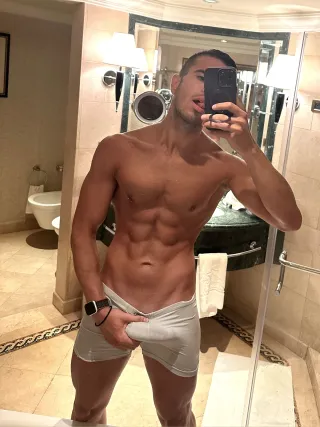 Onlyfans: tom_gun