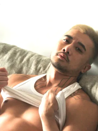 Onlyfans: athleticasianguy