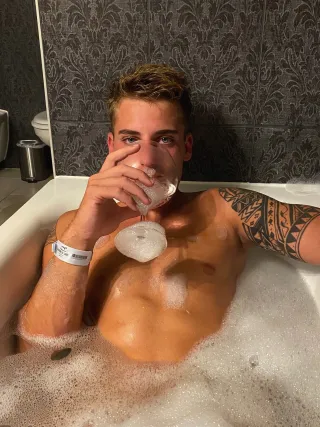 Onlyfans: alexnudeboy