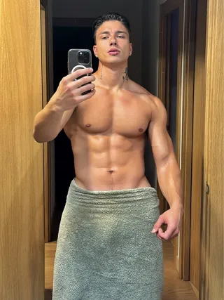 Onlyfans: goldengeorgiii