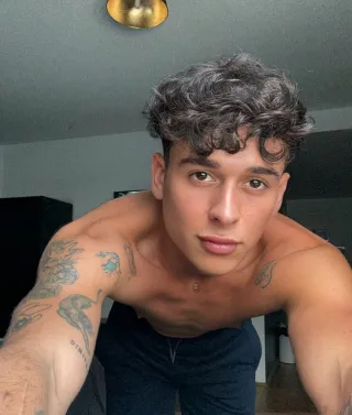 Onlyfans: dimitrysimonit